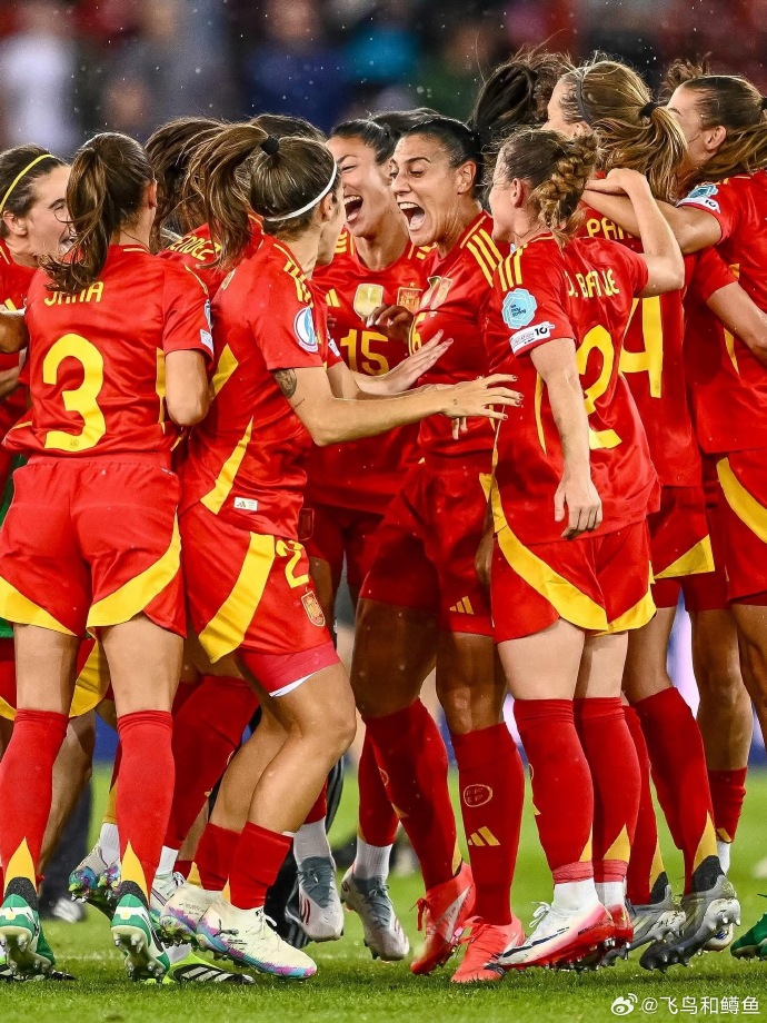 豪门球队-女足踢比赛